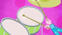 Closeup of Pinkie Pie's drums EG2.png (629 КБ)