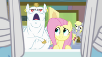 Derpy scared in background S04E10