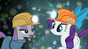 Maud Pie and Rarity in a cave S7E4
