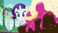 Rarity looks at Maud from across the table S6E3