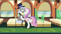 Sweetie Belle takes Caesar's top hat and cane S9E22