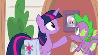 Twilight and Spike find Dusty's apartment S9E5