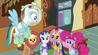 Twilight glaring at Rainbow Dash S5E21