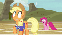 Applejack starting to sweat S6E18