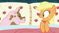 Applejack wakes up in bed with a pig S6E15