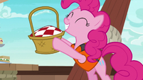 Pinkie Pie reveals a picnic basket S6E22