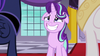 Starlight grinning nervously at the princesses S7E10