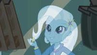 The Great and Powefrul Trixie wants her nom-noms!