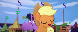 Applejack singing in front of Twilight MLPTM