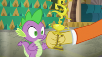 Discord giving Spike a dancing trophy S6E17