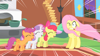 Sweetie Belle, yelling with her friends.