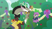 Spike and Discord smirk at each other S9E23