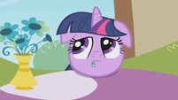 Twilight eating petals S01E03