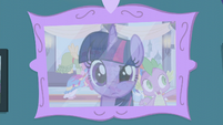 Twilight looks at her coronation picture S5E12