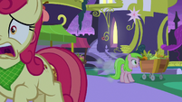 Apple Bumpkin and Red Gala running away S9E17