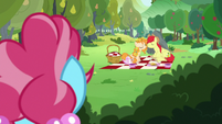 Bright Mac and Pear Butter about to kiss S7E13