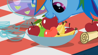 Rainbow Dash grabbing an apple S1E24