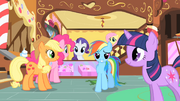 Rainbow Dash smiling in Sugarcube Corner S1E23