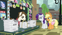 Rarity asking Newspaper Pony for help S5E16