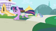 1000px-Twilight Sparkle running S01E01