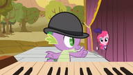 S01E21 Spike daje znak Pinkie Pie