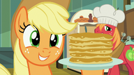 S07E13 Applejack i Big Macintosh przygotowują naleśniki