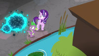 Starlight and Spike see swarm of twittermites S8E15