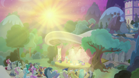 Sun shining bright over the theater S8E7