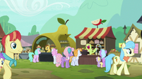Apple and pear stands in past Ponyville S7E13
