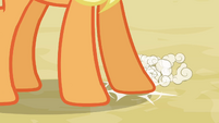 Applejack tapping her hoof S3E8