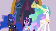 Celestia and Luna levitating their crowns S9E26