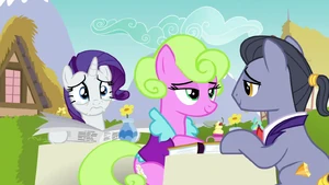 Rarity looks heartbroken behind brunch ponies S7E14