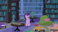 Starlight looking around the library S9E11