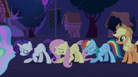 Twilight's friends bowing S03E13
