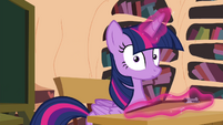 Twilight hears a horn honking S4E21