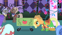 Applejack arrives with her cart S1E26