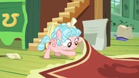 Cozy Glow sweeps bird seed under the carpet S8E12