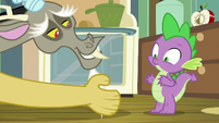 Discord extending a paw to Spike S8E10