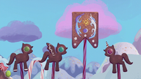 Gingerbread ponies raise the Equestrian flag S5E20