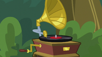 Gramophone playing magic S7E21