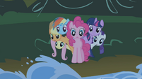 Ponies poking out from behind Pinkie S1E02
