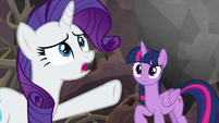 Rarity pointing at the sun S8E26