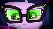 Twilight Sparkle watching the data upload SS5