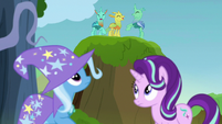 Changelings cheering near Starlight and Trixie S7E17