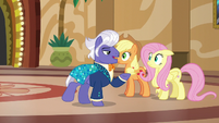 Gladmane offers to give AJ and Fluttershy a tour S6E20
