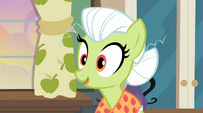 Granny Smith making herself look younger S3E8