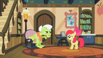 Granny Smith talking with Apple Bloom S2E12