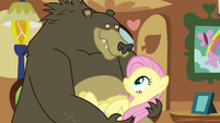 Grizzly bear holding Fluttershy S03E13