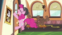 Pinkie Pie hitting door S2E24