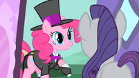 Pinkie Pie invites Rarity to the party S1E25